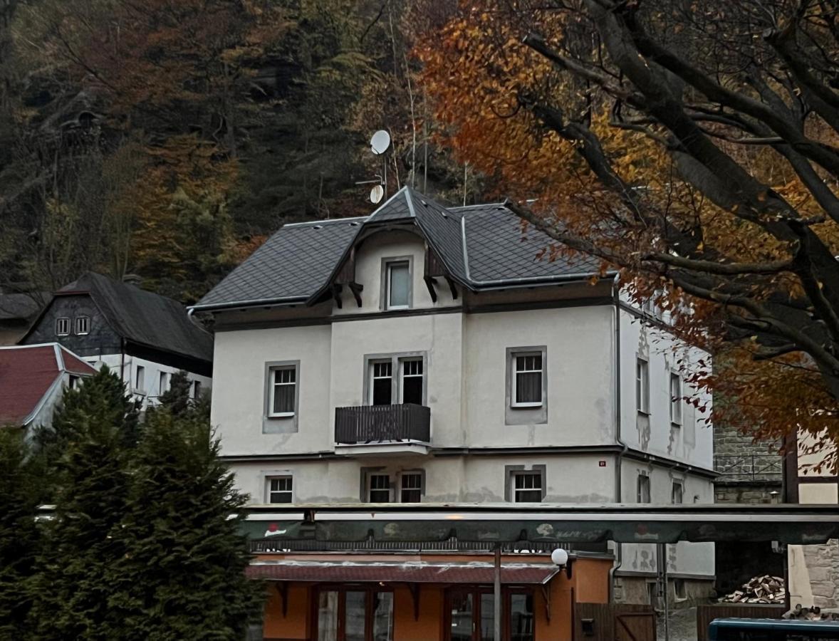 Apartment 27
